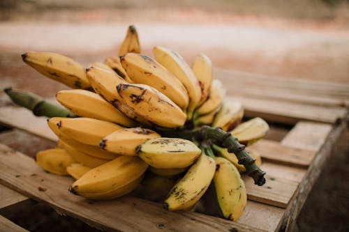Banan Owoce Na Drewnianej Skrzynce