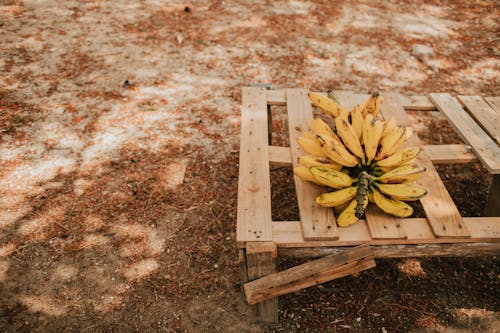 Связка спелых бананов