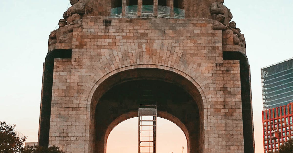 Torre De Hormigón Marrón Torre De Hormigón Marrón