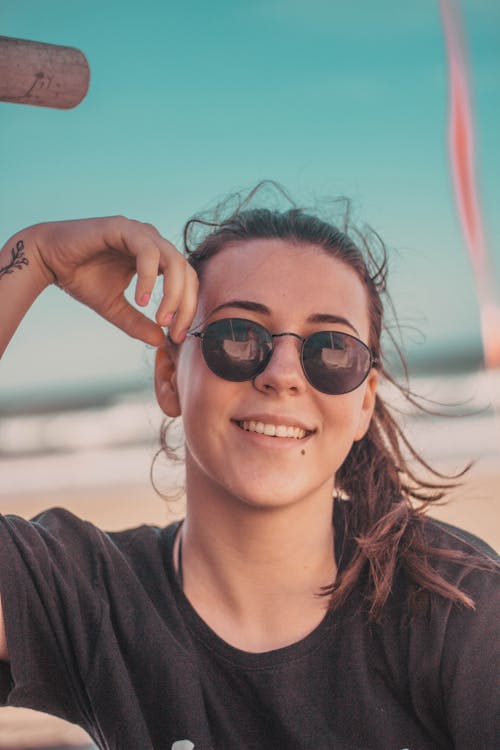 Free Smiling Woman Wearing Sunglasses Stock Photo