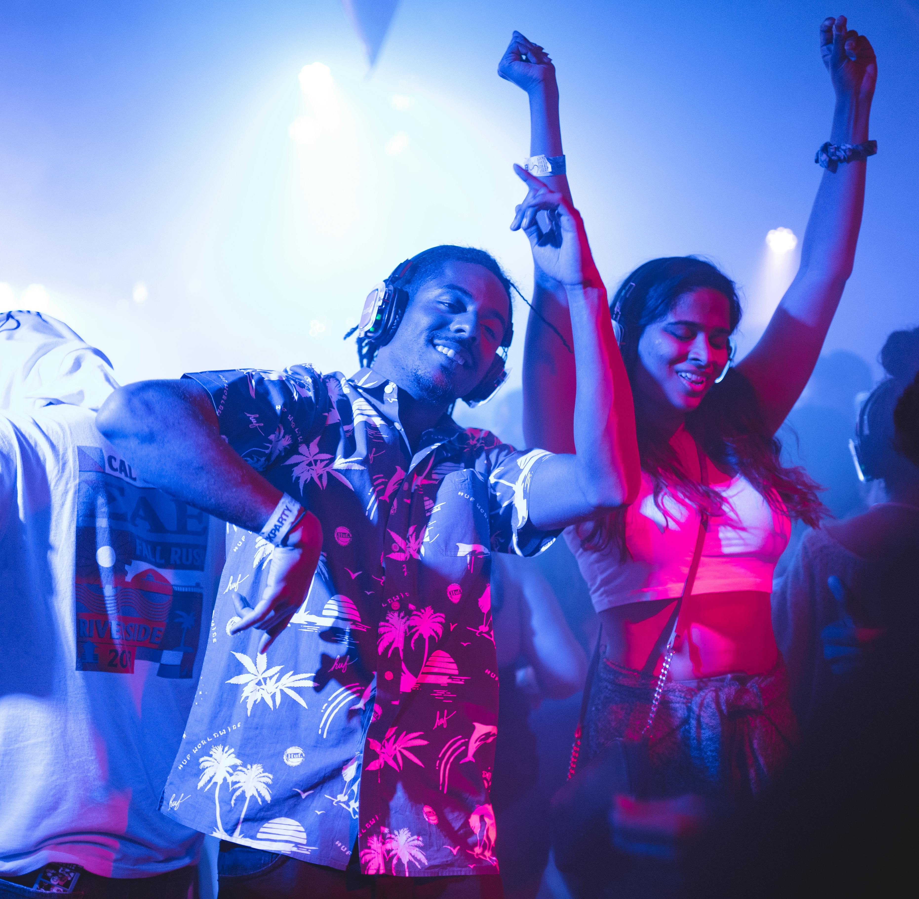 Man and woman at a party | Photo: Pexels