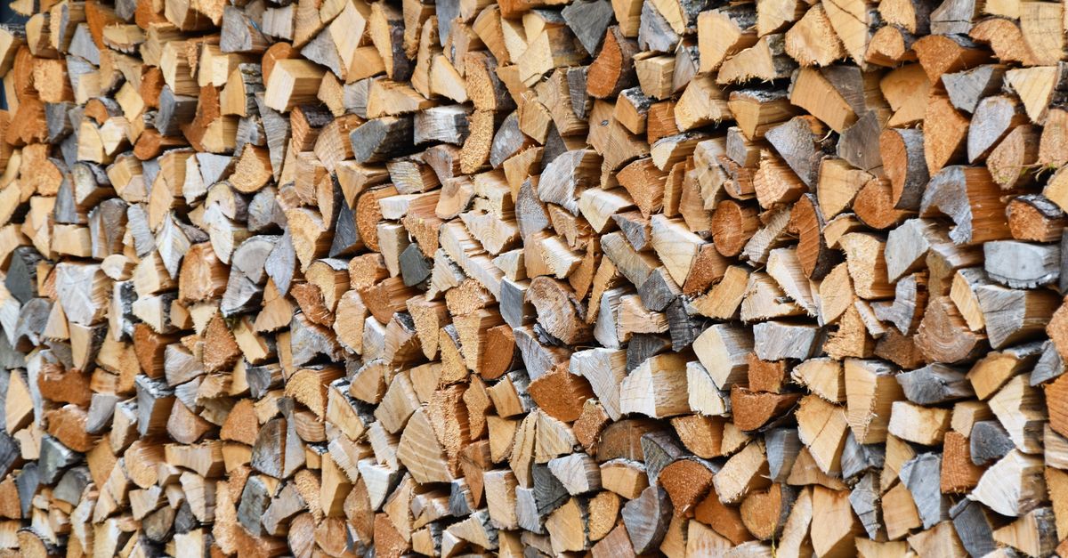 Why Your DIY Firewood Pile Collapses (And The Pro Stacking Secrets That Last All Winter)