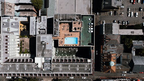 Aerial view of a pool and buildings in a city