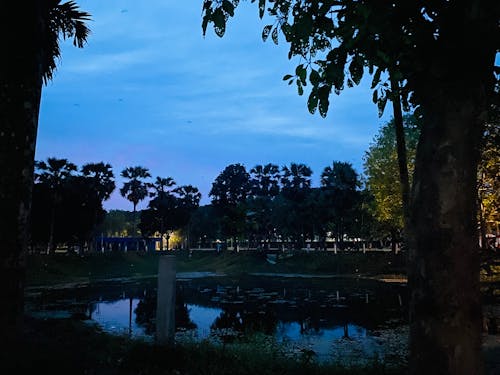 Foto profissional grátis de entardecer, lago, lagoa de água