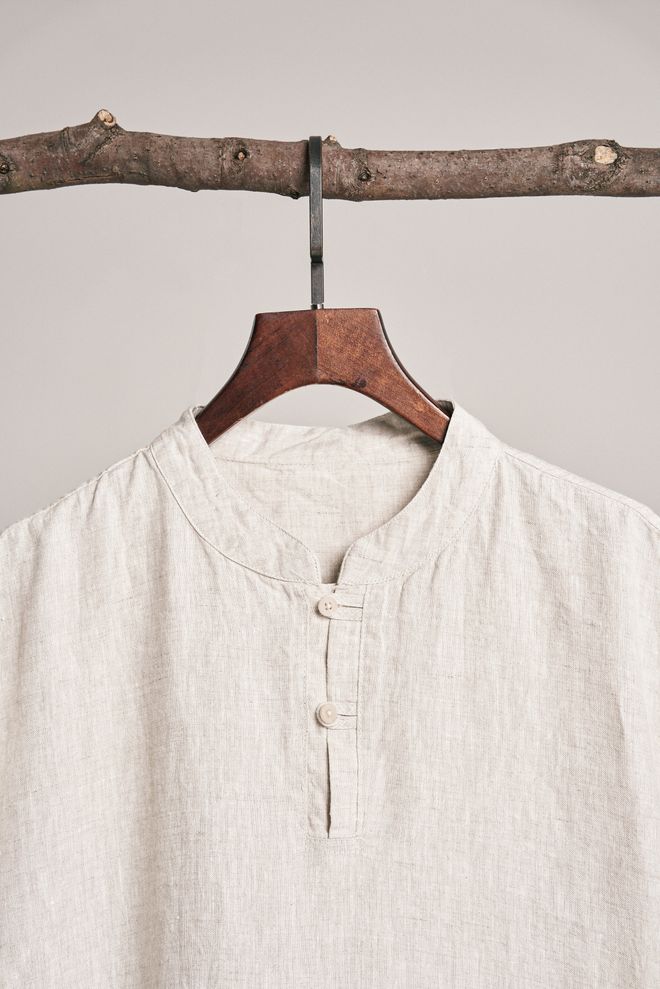 Marisol ruffle woven top on a wooden hanger — photo by dayong tien on Pexels