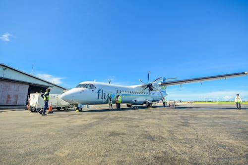 Foto d'estoc gratuïta de a l'aire lliure, aeroport, ala