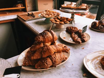 Assortiment de croissants et viennoiseries