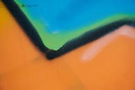 充满活力的抽象街头艺术特写，色彩大胆，形状富有动感