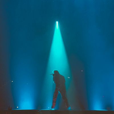 Vocalist lit by coloured stage wash - photo by Eric Smart on Pexels