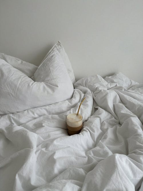 Gratis stockfoto met bed, drinken, drinkglas