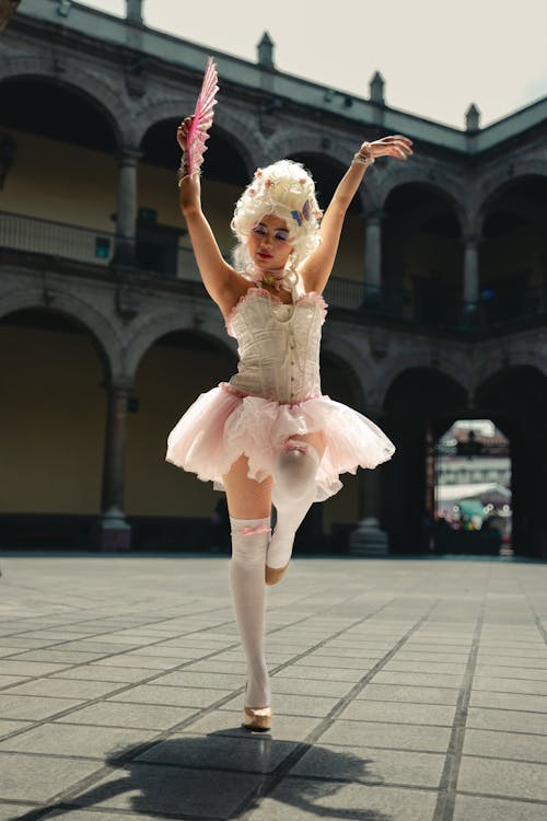 Foto profissional grátis de acessorio de cabelo, alta moda, ao ar livre