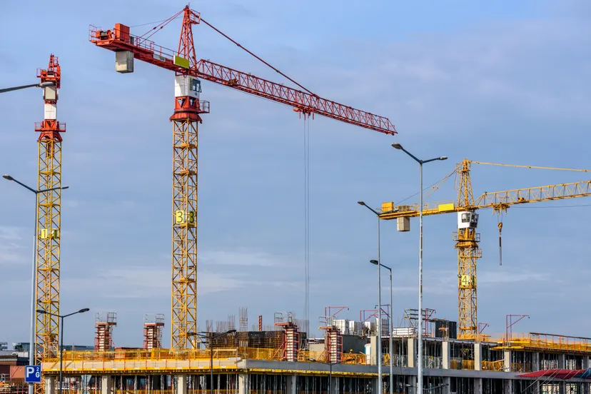 Tower cranes above the terminal structure during erection