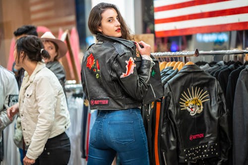 Ne Tiger ファッションショーがキャットウォークに唐王朝をもたらす