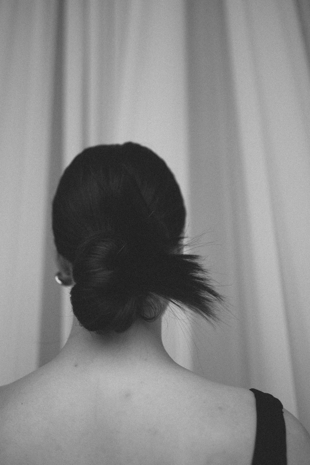 Zurückgebundene Haare im Dutt