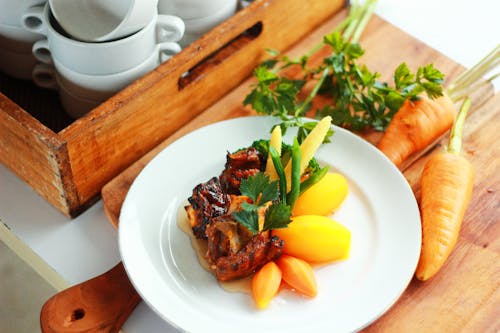 Zanahorias Doradas Y Carne Cocida