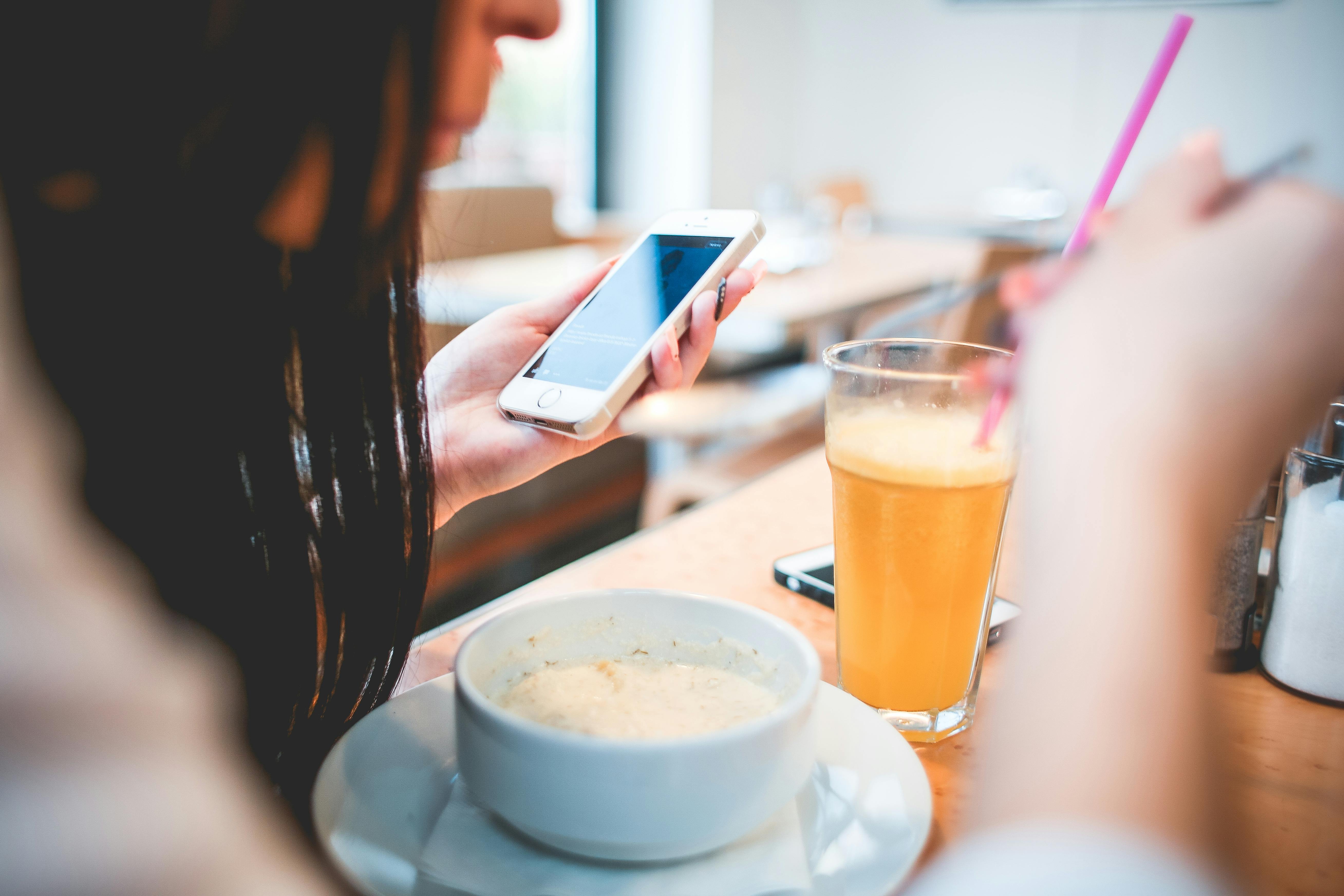 Social media overuse and healthy cooking at home on tap for wellness workshops — Photo by picjumbo.com on Pexels