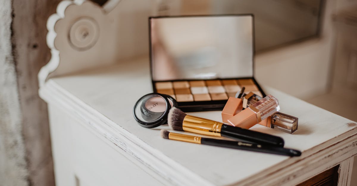 How to repair broken eyeshadow palette