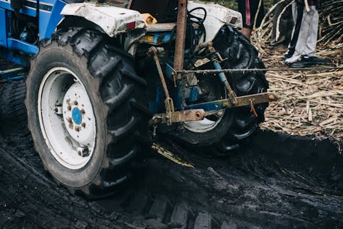 Blauer Und Schwarzer Traktor