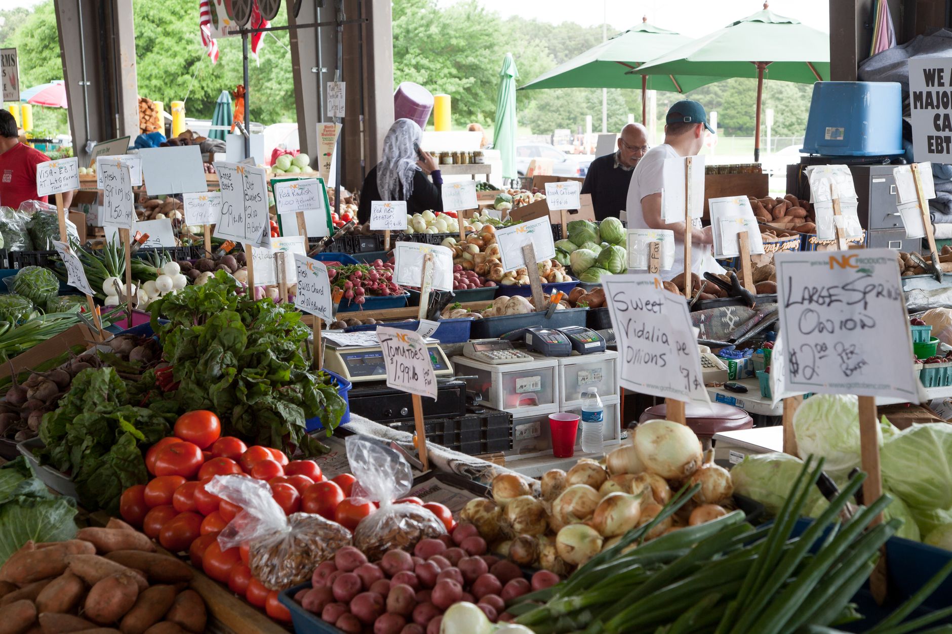 Explore a bustling farmers market in North Carolina with diverse produce and local vendors.
