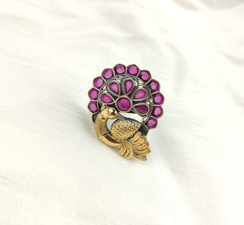 Free peacock wedding ring Stock Photo