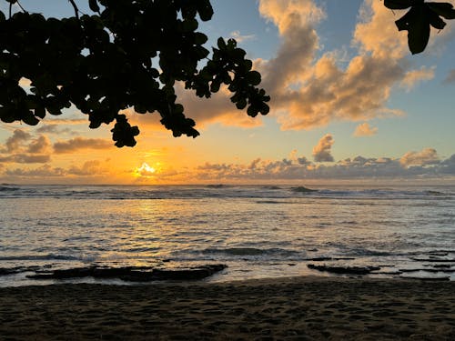 Atardecer En La Costa De Napali En La Playa De Ke'e