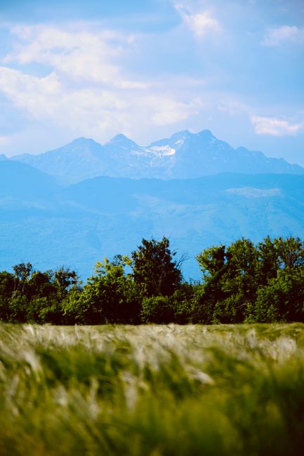 Stunning view of mountains and green fields near Roveredo in Piano, Italy.