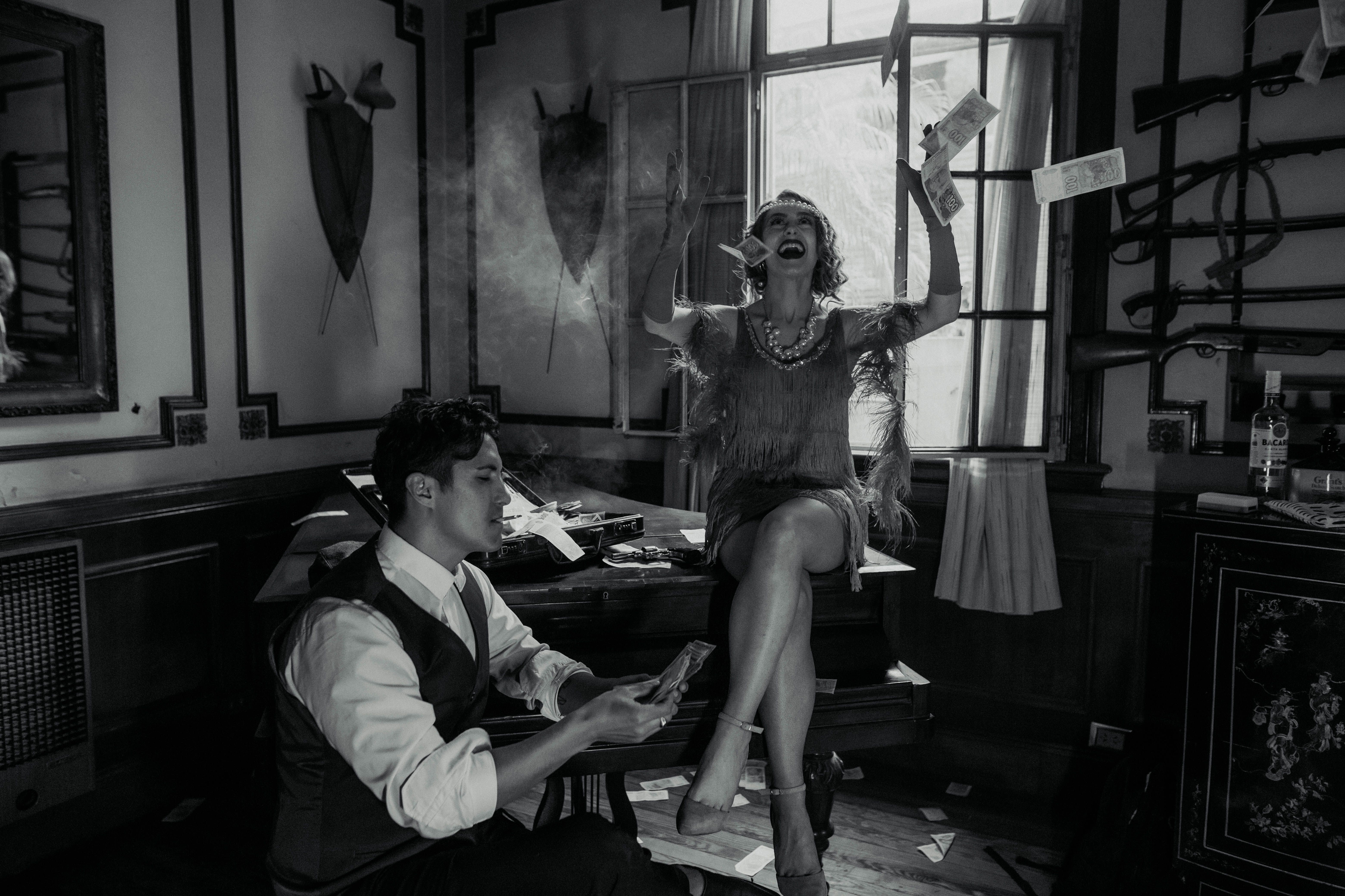 Black and white scene depicting elegance and wealth, set in Buenos Aires.