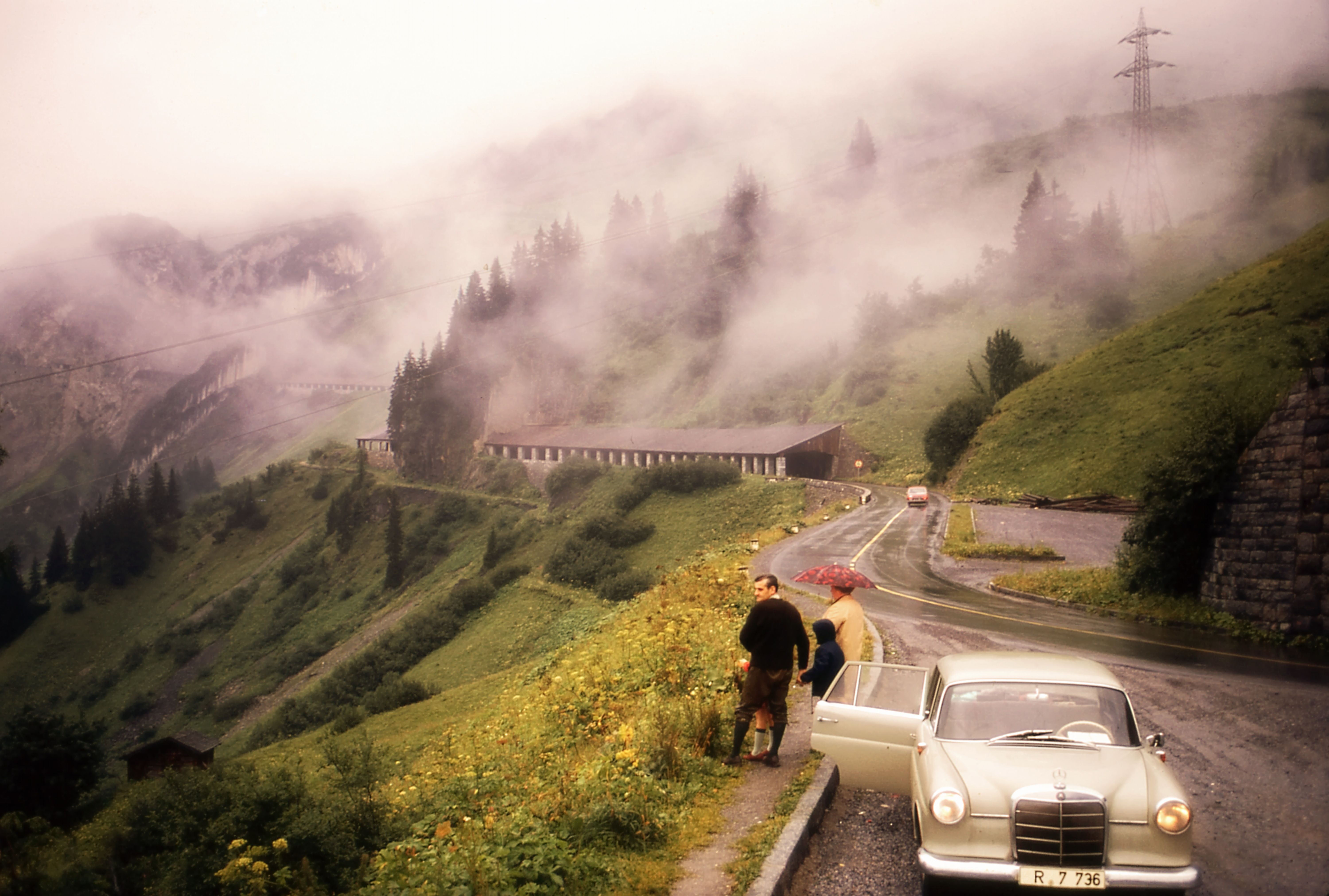 A car is parked on the side of a road with fog · Free Stock Photo