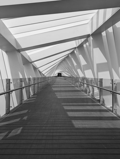 Free Black and white photo of a futuristic corridor with geometric patterns in Dubai. Stock Photo