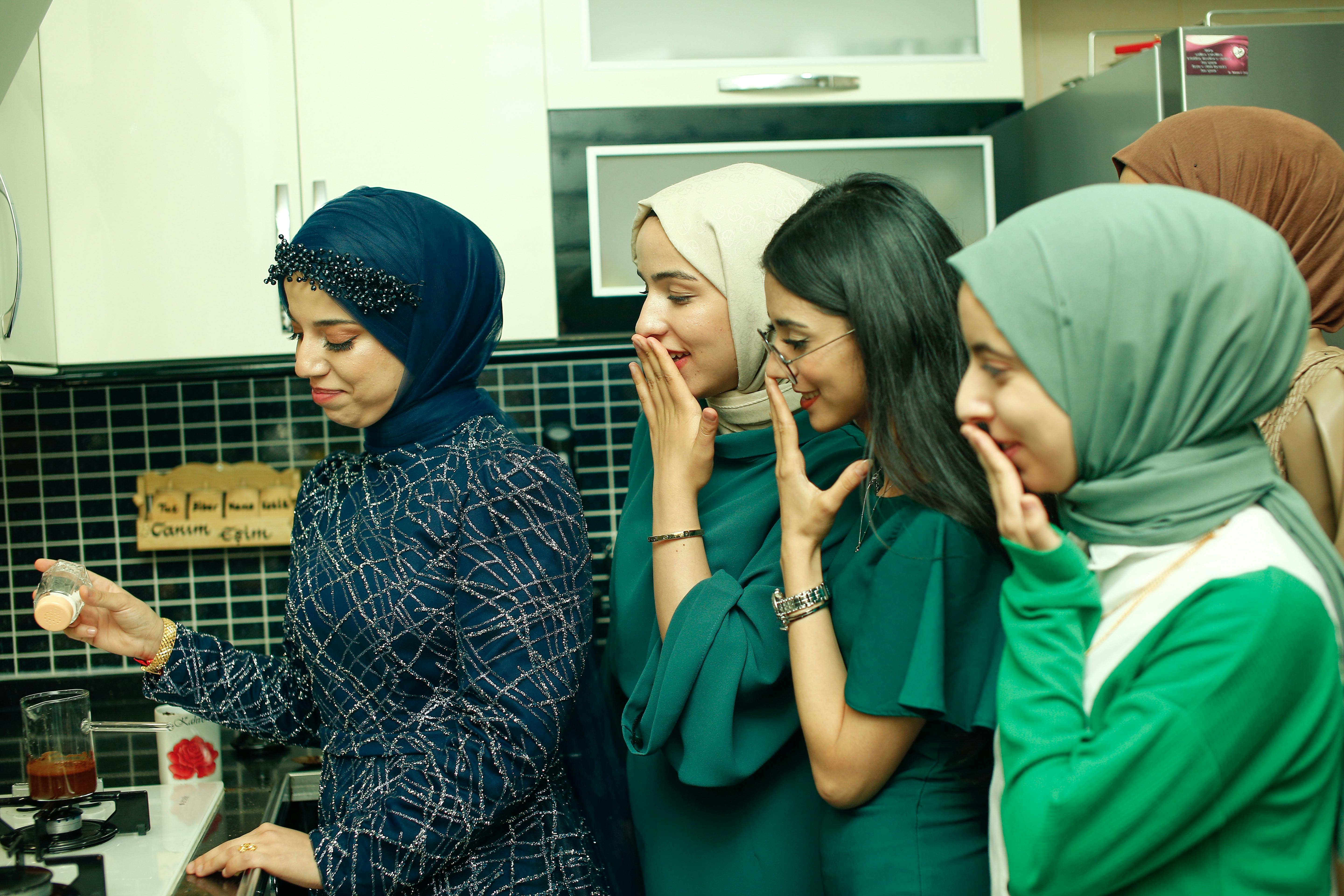 Women in space and meal planning for space travel — Photo by Yakup  Polat on Pexels