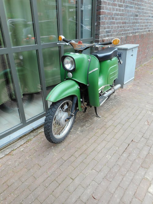 het oude groene scooter