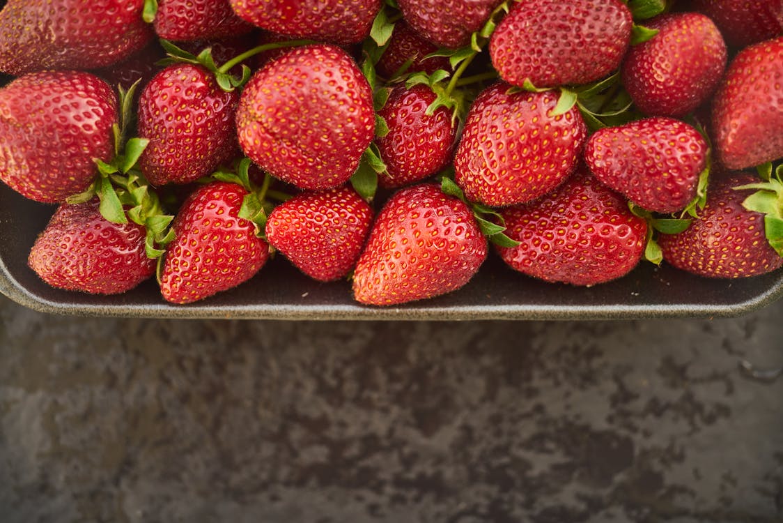 Buah Strawberry Di Tray