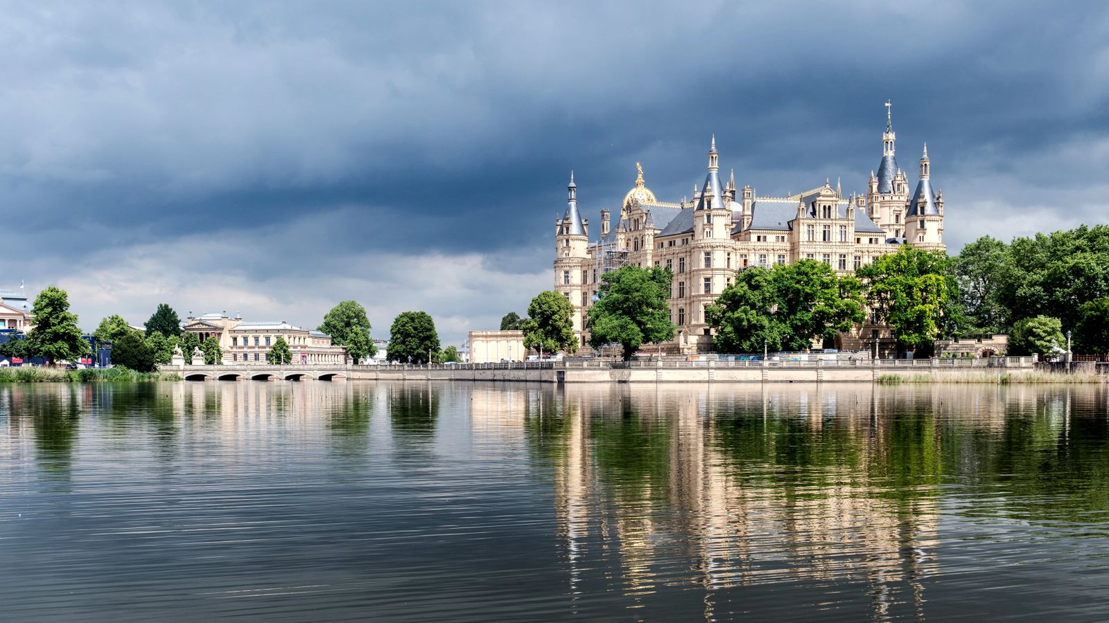 Historic castle reflected in a still lake under a summer sky — photo by Wolfgang Weiser on Pexels