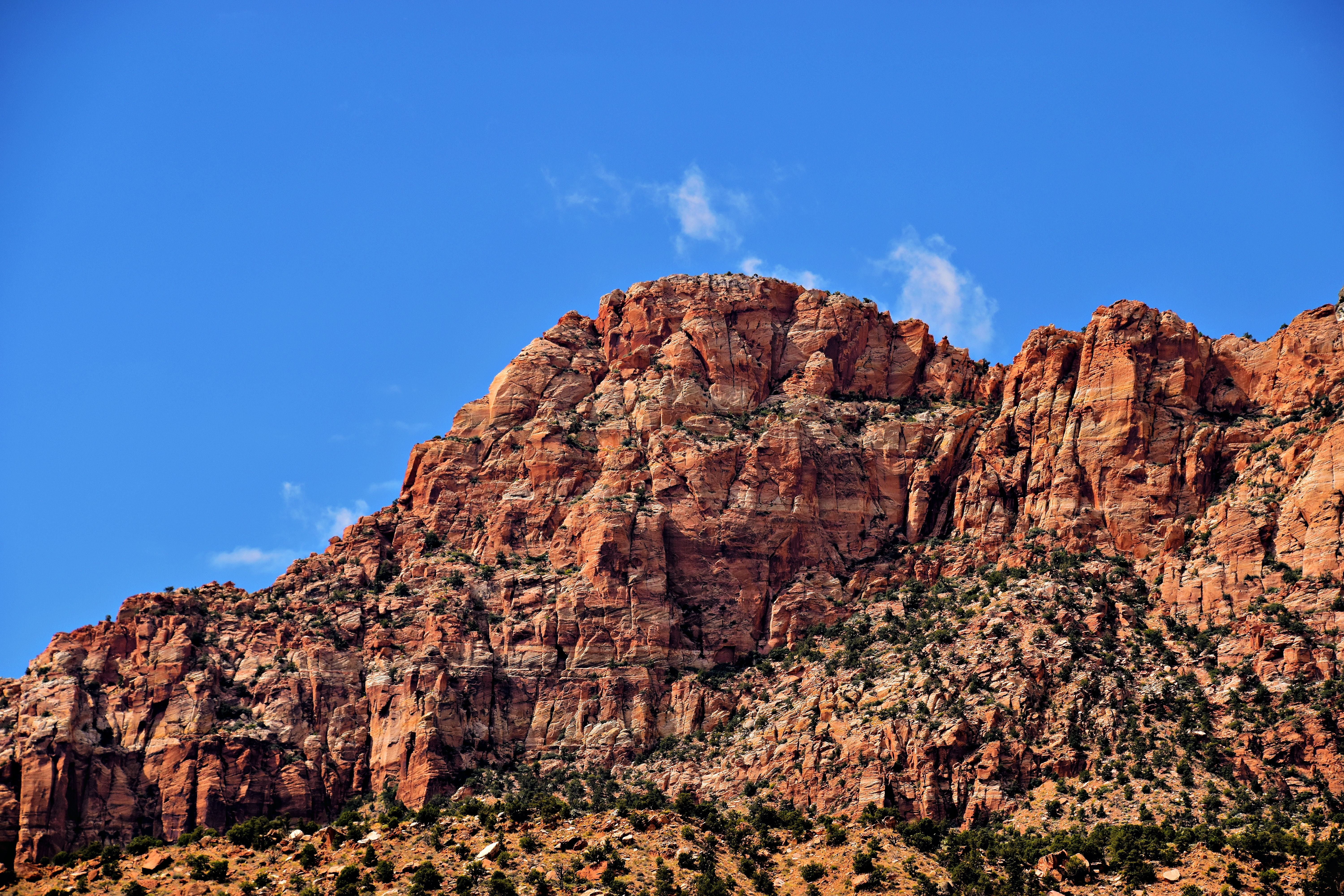 A large rock formation in the desert · Free Stock Photo