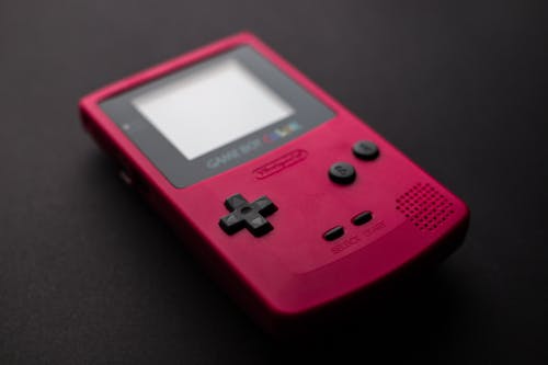 Foto Close Up Konsol Game Boy Merah