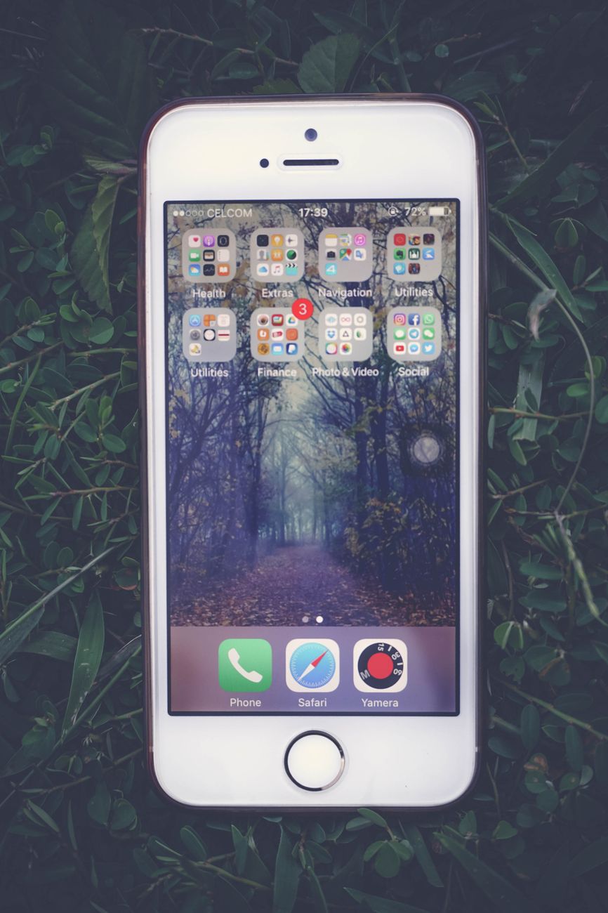 iPhoneの画面が突然拡大・ズームされたままになる症状とは