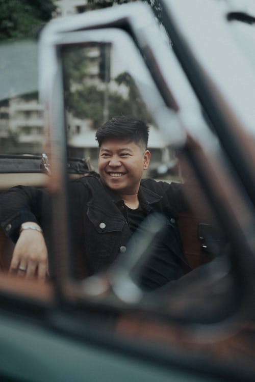 Ingyenes stockfotó autó, ázsiai férfi, dzseki témában