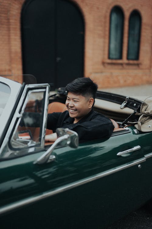 Gratis arkivbilde med asiatisk mann, bil, cabriolet