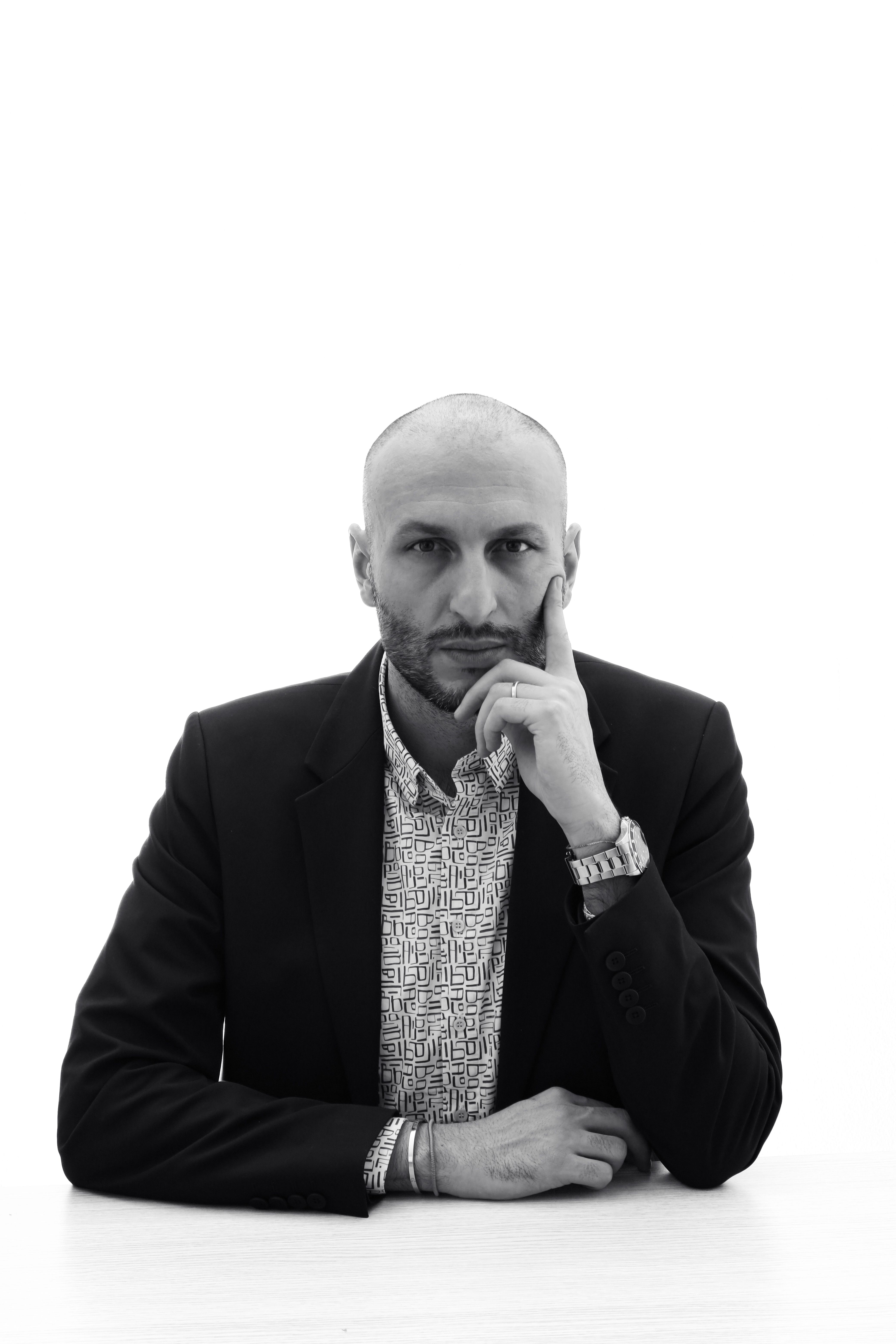 Portrait of Man in Suit in Black and White · Free Stock Photo