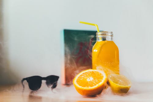 Нарезанный лимон и апельсин