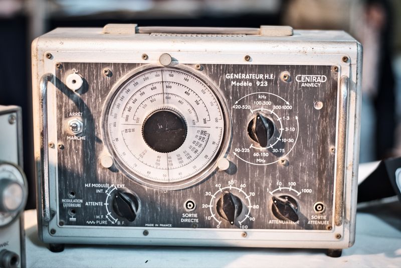 Analog generator