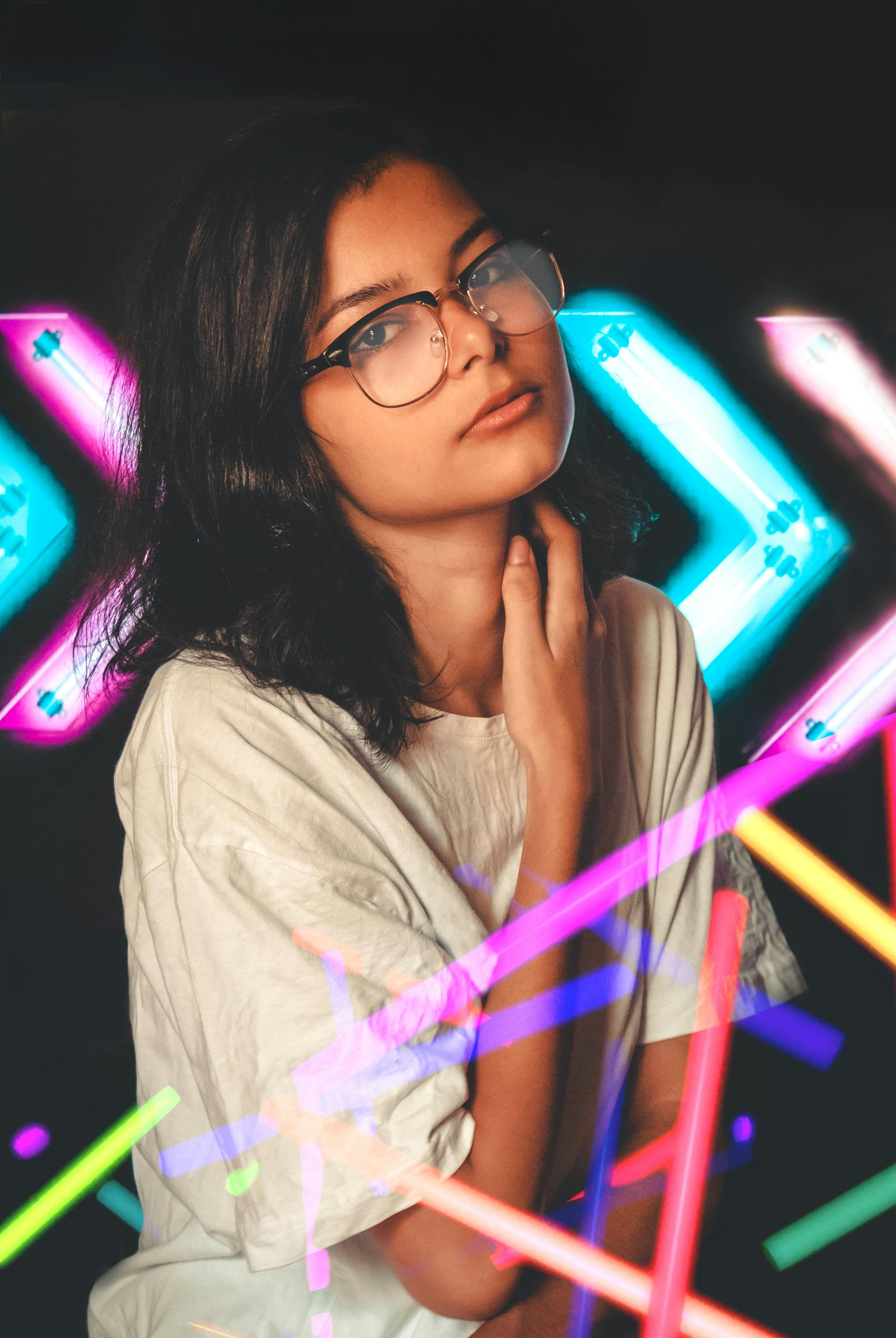 womens white t shirt crew neck