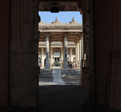 Free Sarkhej Roza mosque's intricate architecture viewed through a doorway in Ahmedabad. Stock Photo