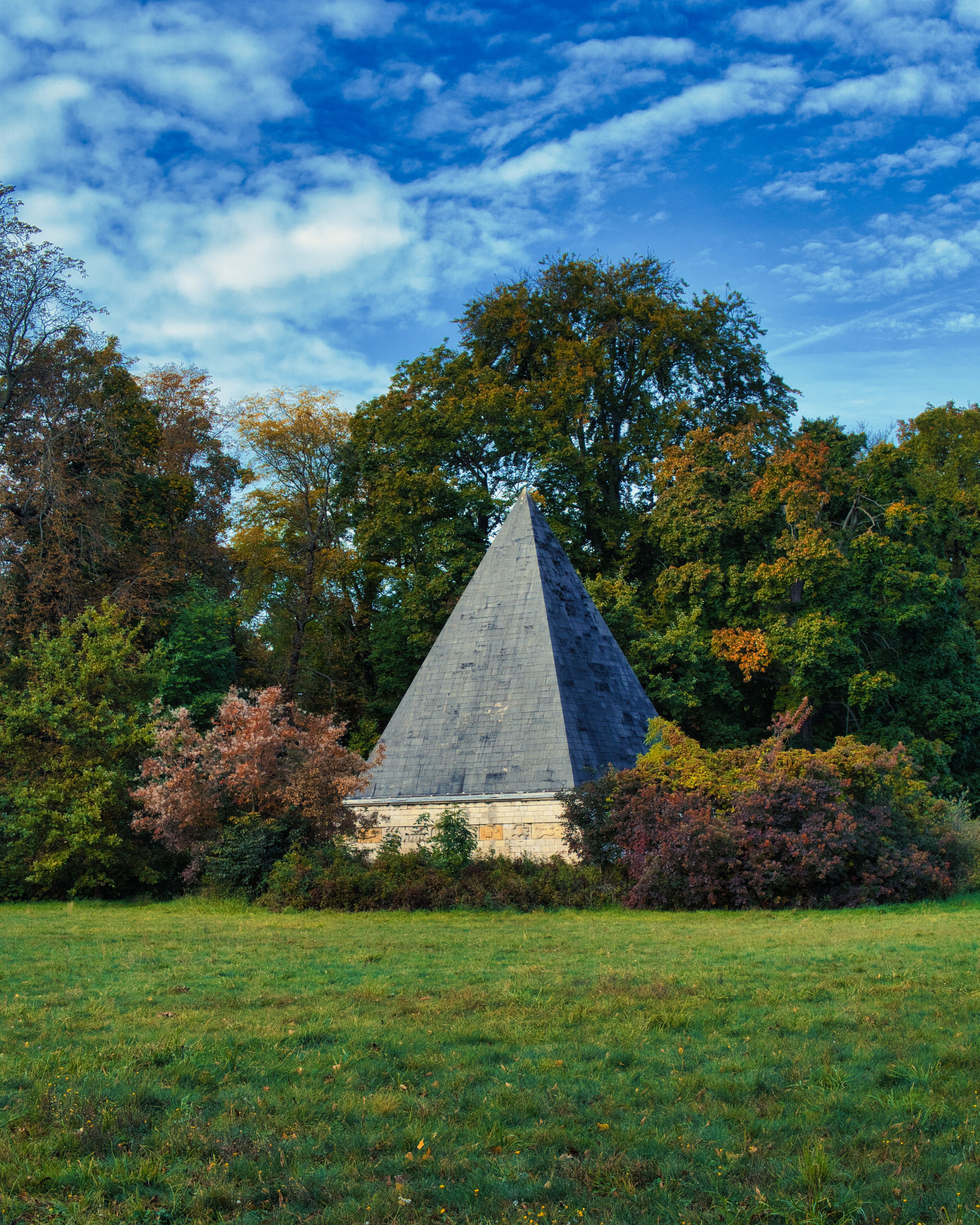 Pyramide at New Garden · Free Stock Photo