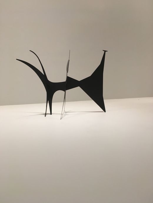 Sculpture in a gallery room — Oli Harkness on Pexels