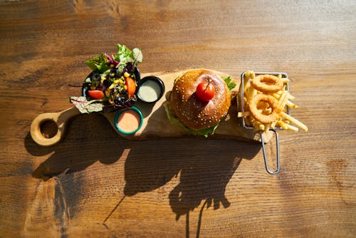 Hamburguesa En Bandeja Marrón