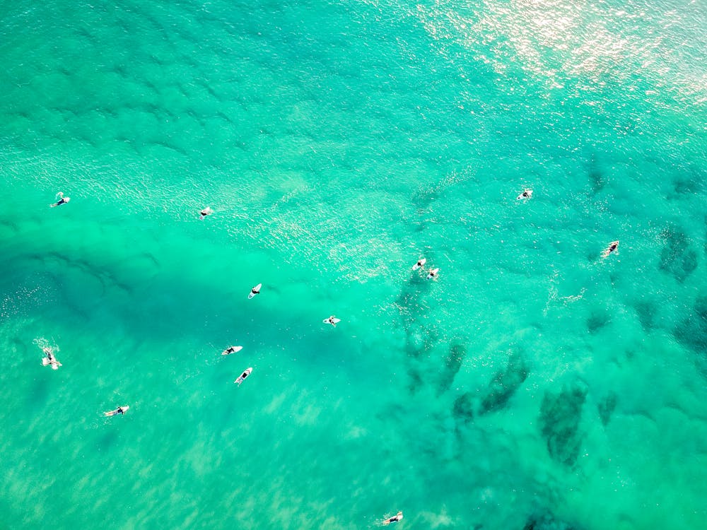 Fotografía Aérea De Barcos En El Cuerpo De Agua