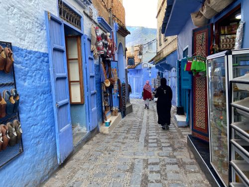 Free Discover the iconic blue streets of Chefchaouen, Morocco, filled with local culture and charm. Stock Photo