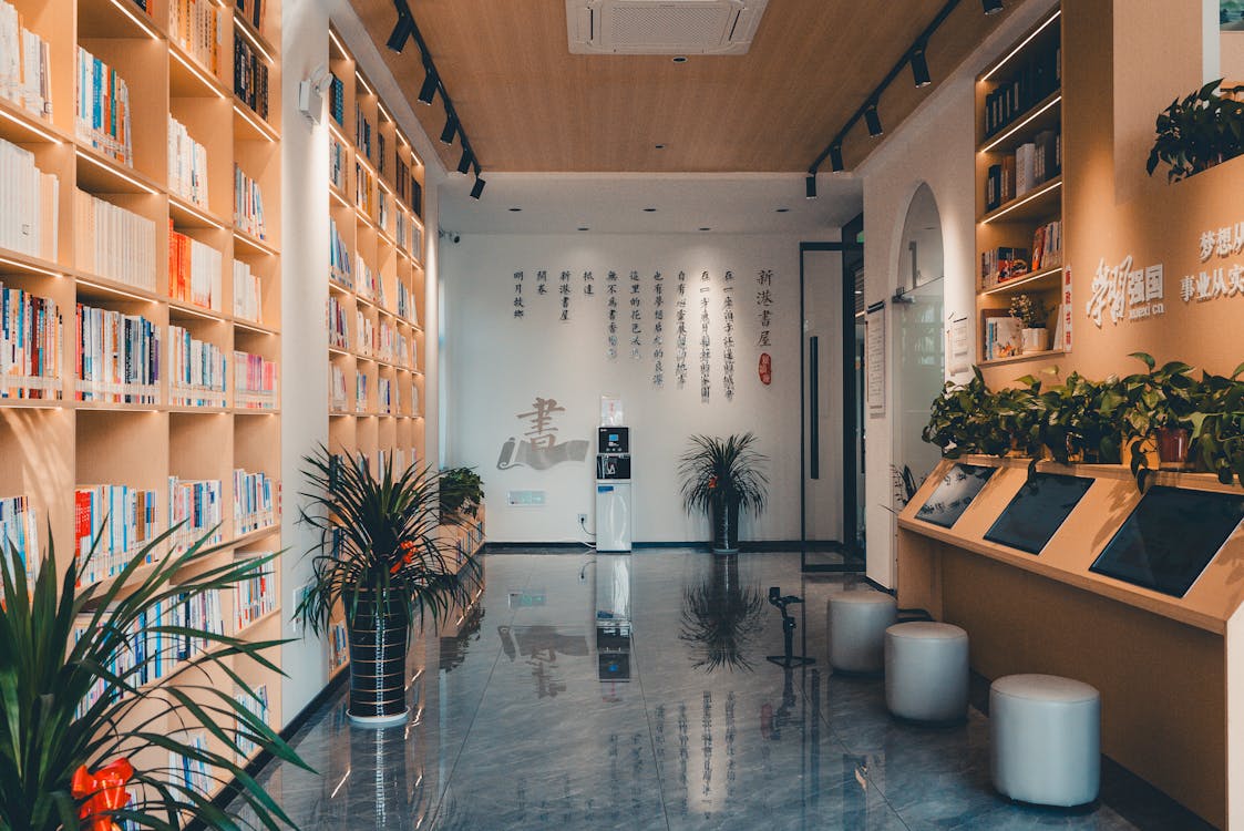 Modern library interior featuring Chinese script on walls, showcasing a blend of contemporary design and cultural elements.