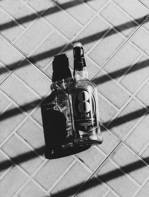 Foto d'estoc gratuïta de a l'aire lliure, ampolla, blanc i negre